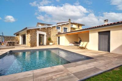 Maison - 222 m² - 5 pièces