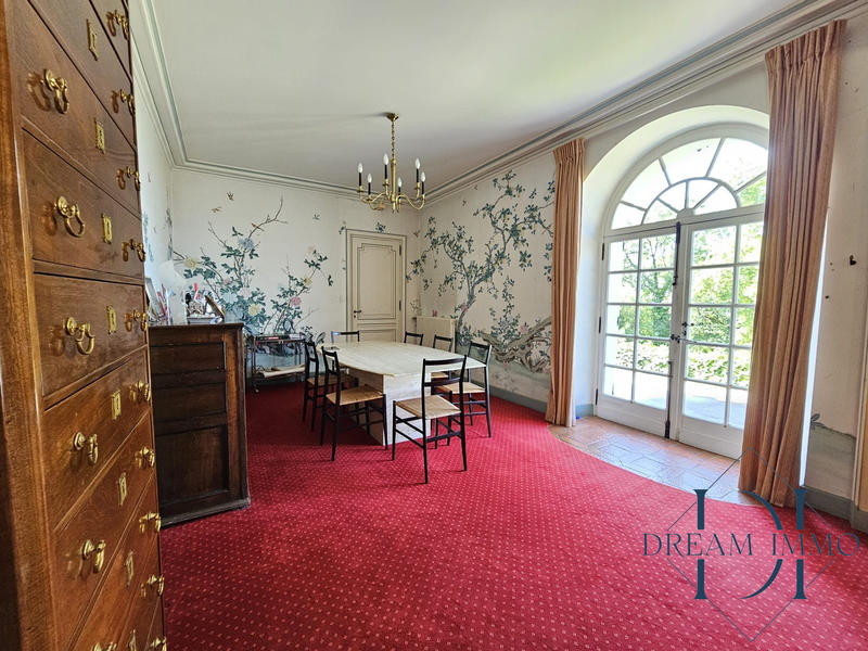 Maison - 420 m² - 11 pièces