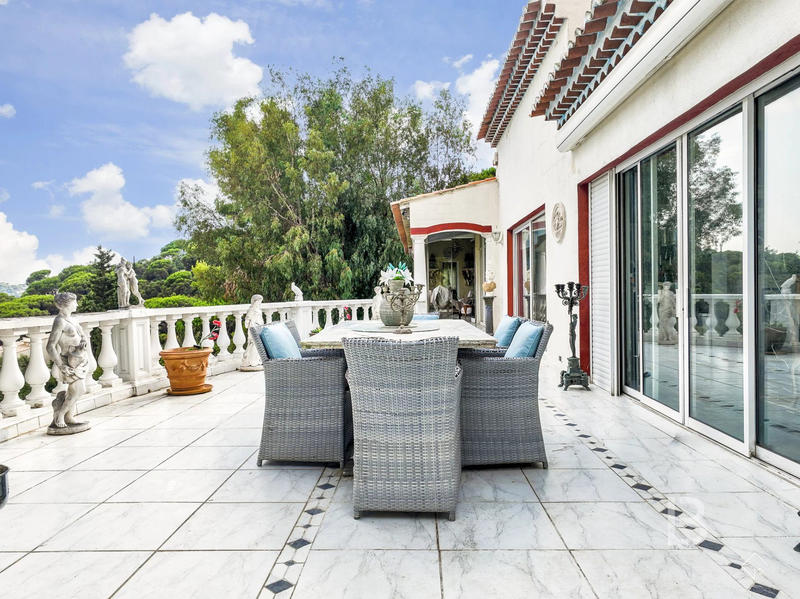 Villa - 439 m² - 8 pièces