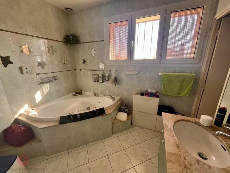 Maison - 227 m² - 6 pièces