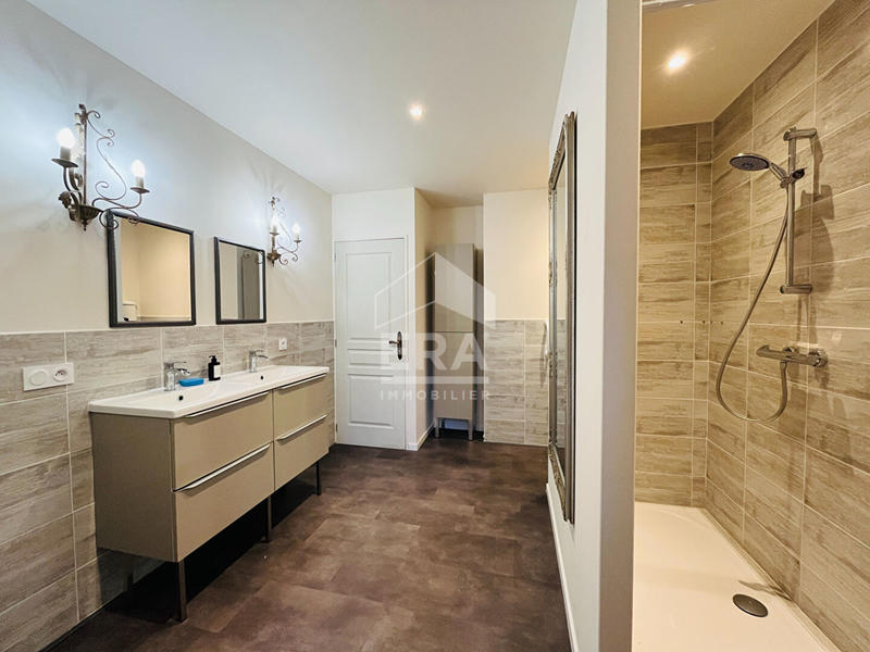 Maison - 480 m² - 14 pièces