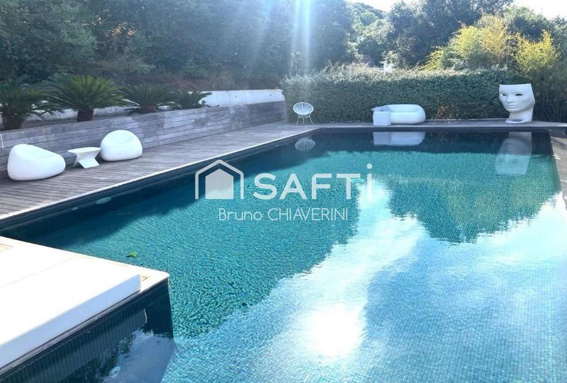 Maison - 219 m² - 4 pièces