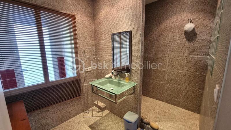 Maison traditionnelle - 180 m² - 5 pièces