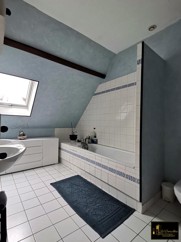 Maison traditionnelle - 163 m² - 8 pièces