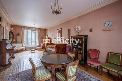 Maison - 210 m² - 9 pièces