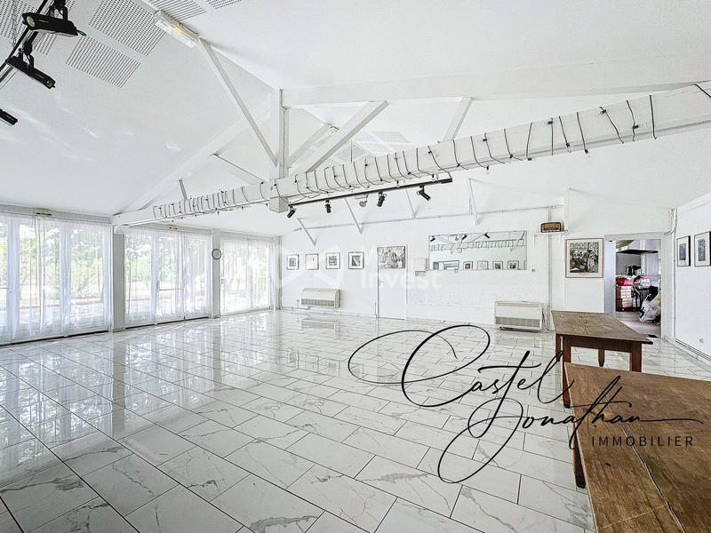 Maison - 460 m² - 8 pièces