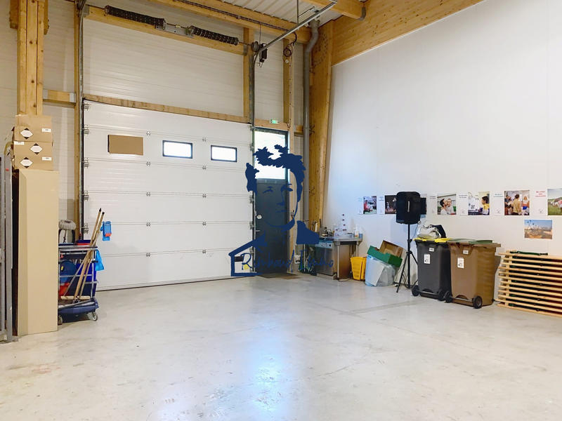 Local d'activités - 300 m²