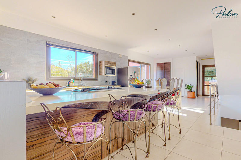 Villa - 252 m² - 7 pièces