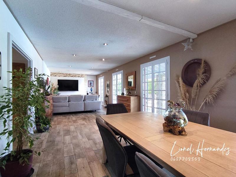 Maison - 220 m² - 7 pièces