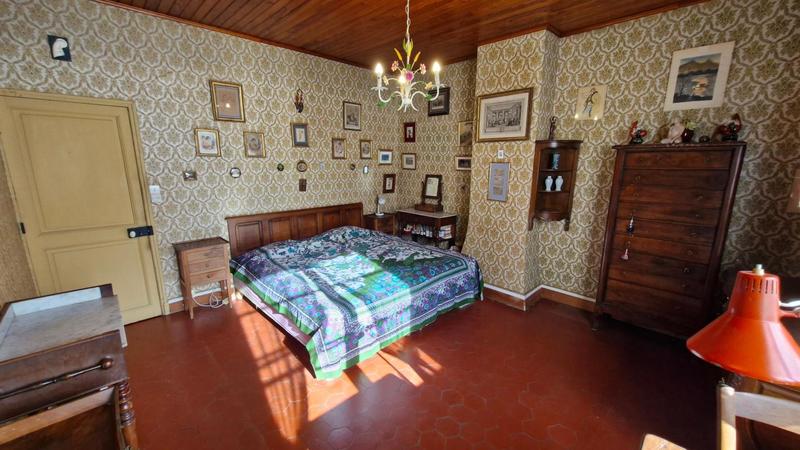 Maison - 201 m² - 7 pièces