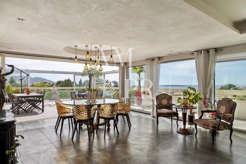 Appartement - 220 m² - 4 pièces