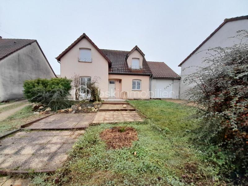 Maison traditionnelle - 151 m² - 6 pièces