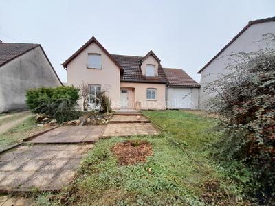 Maison traditionnelle - 151 m² - 6 pièces