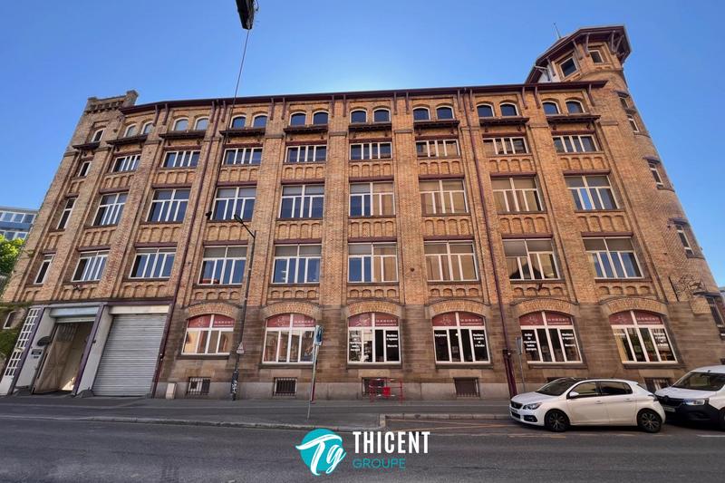 Local commercial - 744 m²