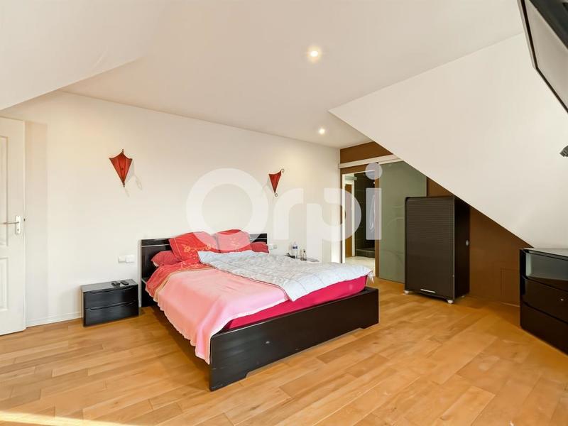 Maison - 209 m² - 6 pièces