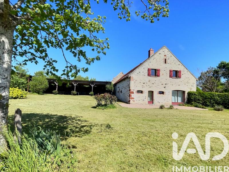 Maison - 754 m² - 26 pièces