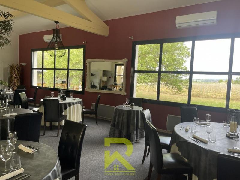 Propriété - 211 m² - 6 pièces