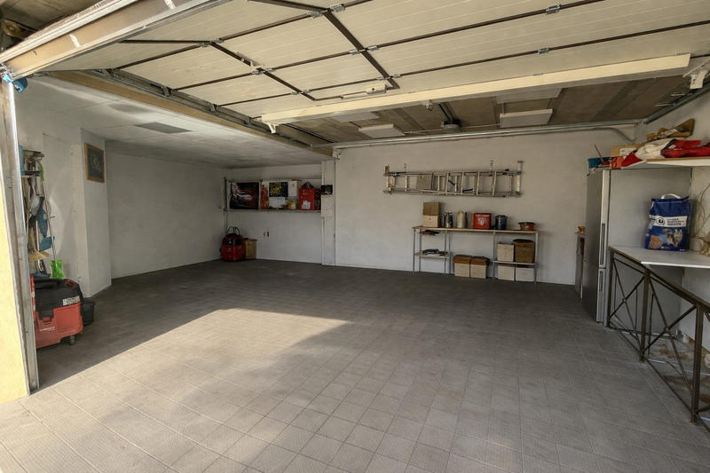 Maison - 260 m² - 6 pièces