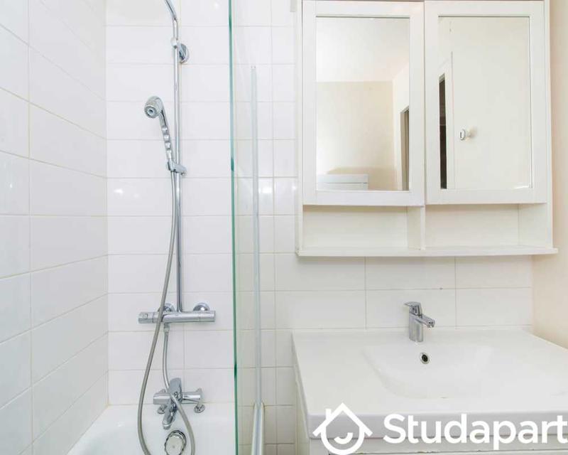 Chambre - 70 m² - 1 pièce