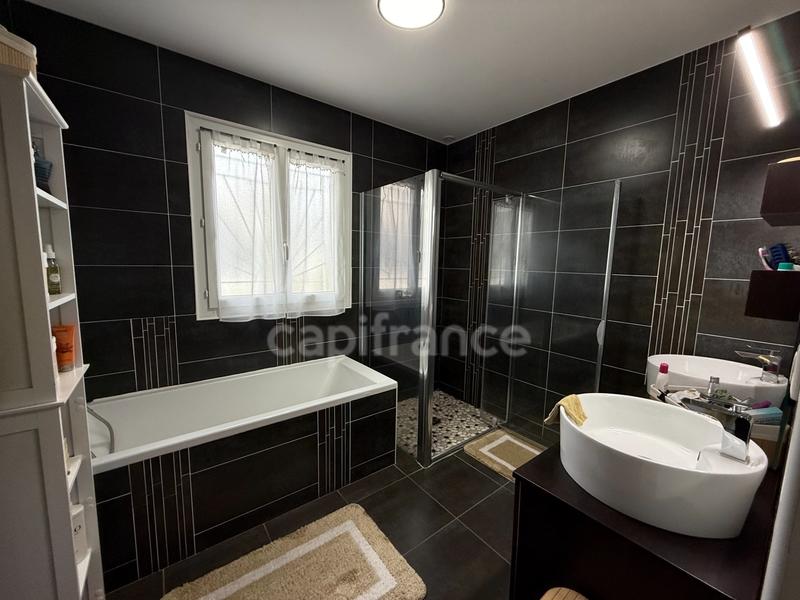 Maison - 111 m² - 4 pièces