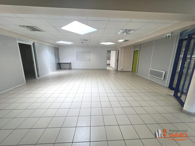 Local d'activités - 330 m² - 16 pièces