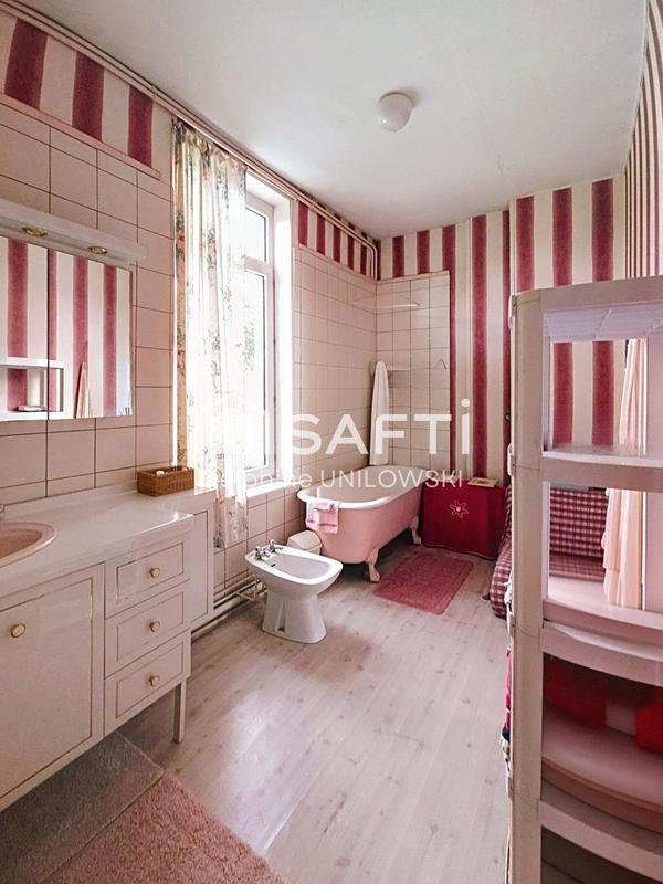 Maison - 227 m² - 12 pièces