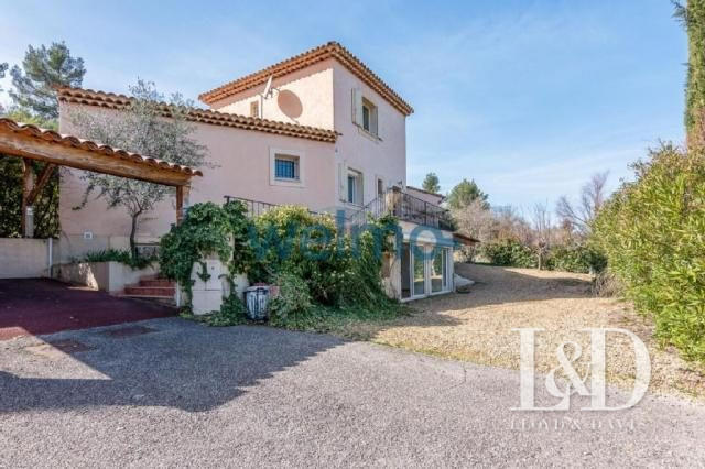 Maison traditionnelle - 313 m² - 7 pièces