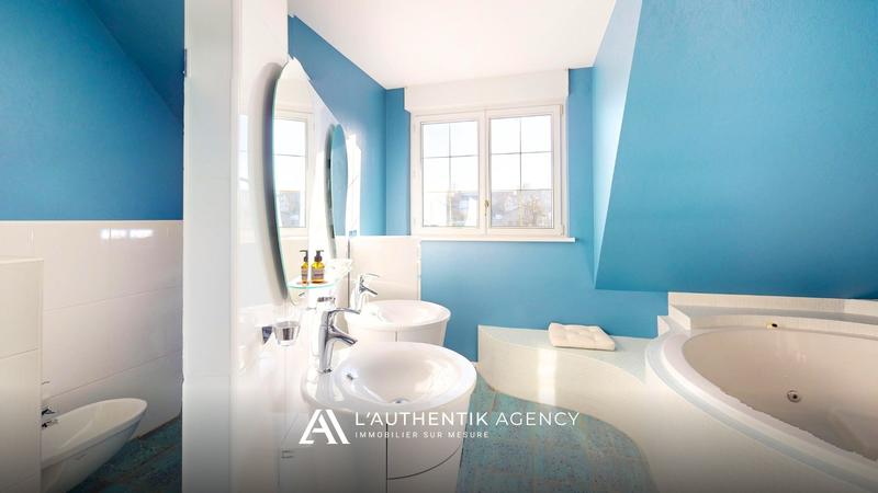 Villa - 366 m² - 8 pièces