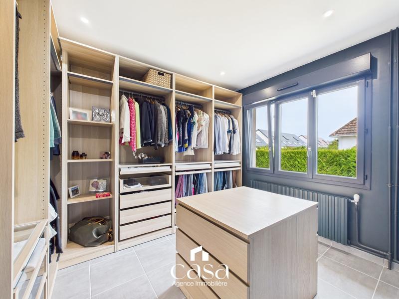 Maison traditionnelle - 208 m² - 9 pièces