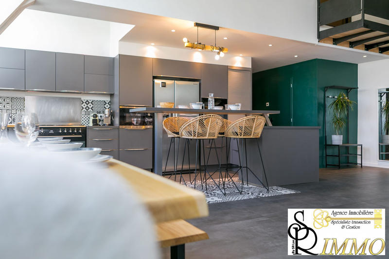 Appartement - 160 m² - 5 pièces