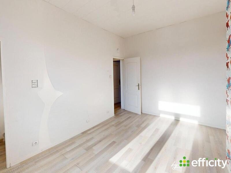 Maison - 99 m² - 6 pièces