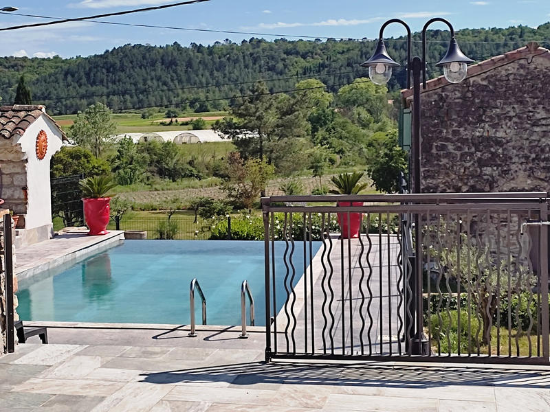 Mas - 400 m² - 20 pièces