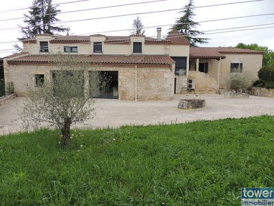 Maison - 250 m² - 7 pièces