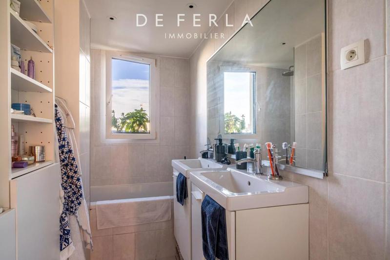 Appartement - 100 m² - 5 pièces