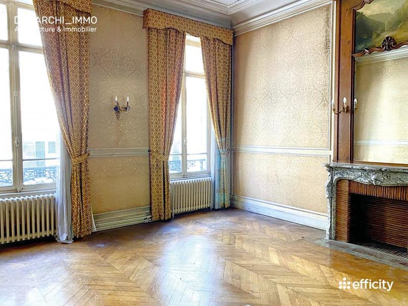 Maison - 360 m² - 10 pièces