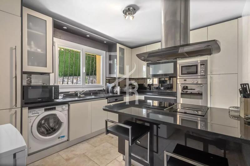 Villa - 255 m² - 8 pièces