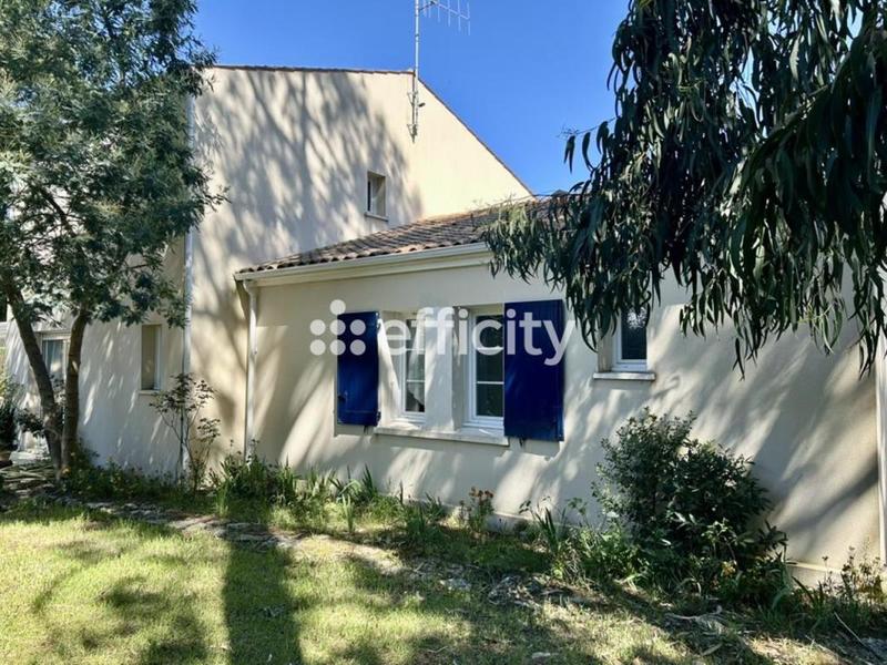 Maison - 165 m² - 9 pièces