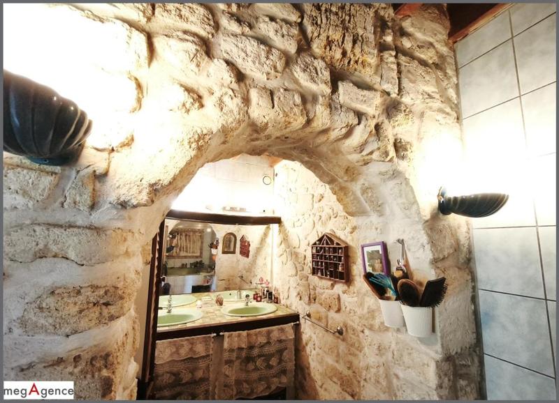 Maison en pierre - 243 m² - 8 pièces