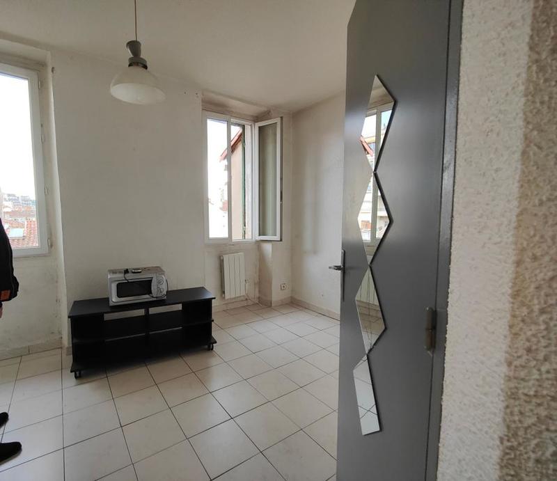 Studio - 13 m² - 2 pièces