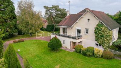 Maison traditionnelle - 222 m² - 6 pièces