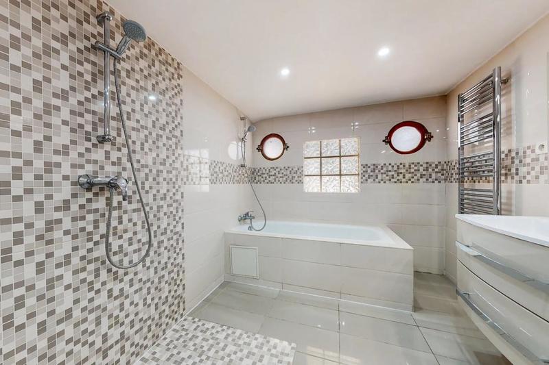 Maison - 170 m² - 8 pièces