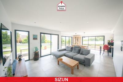Maison - 220 m² - 6 pièces