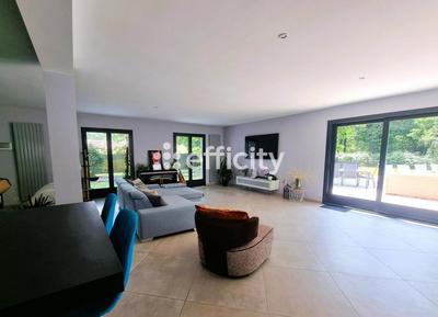 Maison - 180 m² - 8 pièces