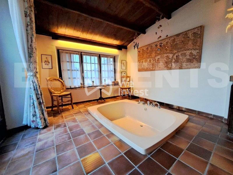 Maison - 300 m² - 7 pièces