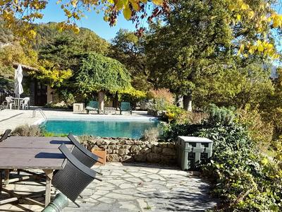 Propriété - 203 m² - 8 pièces