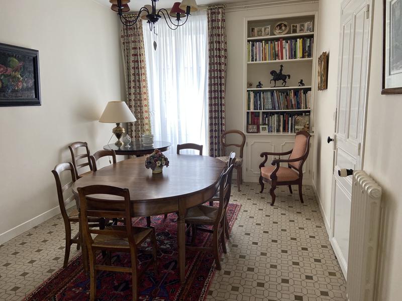 Maison - 250 m² - 10 pièces