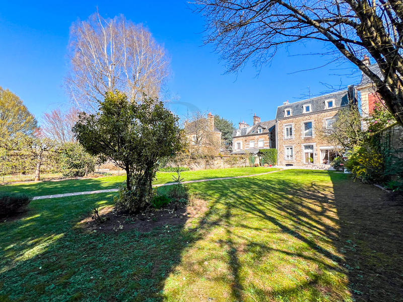 Maison - 236 m² - 10 pièces