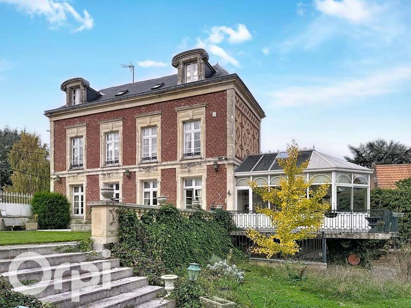 Maison - 246 m² - 7 pièces