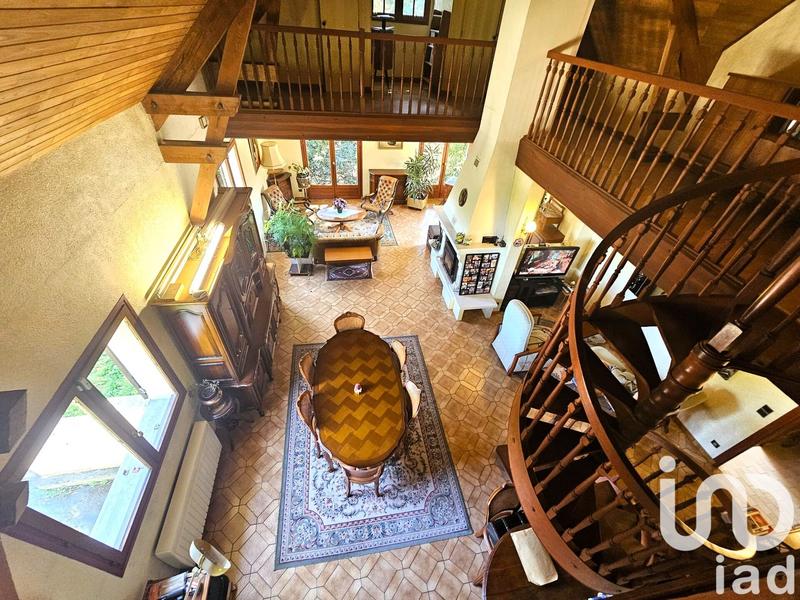 Maison - 225 m² - 8 pièces