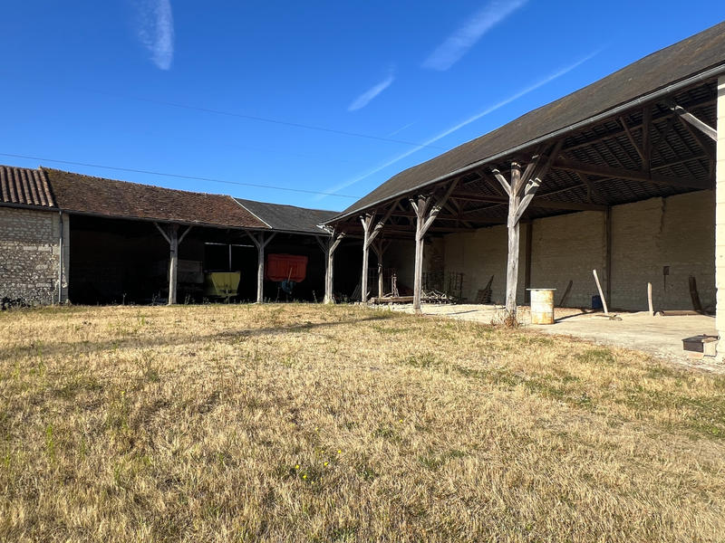 Ferme - 700 m² - 1 pièce